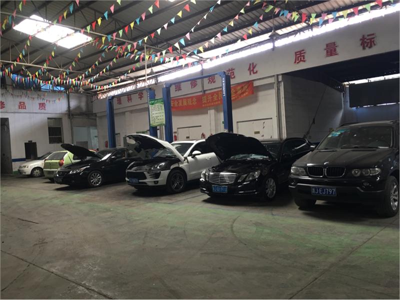 为什么你的车总是“嘟嘟”作响？或许是因为你忽视了机油的重要性！今天我们就来聊聊如何正确选择和更换机油，让爱车焕发新活力。